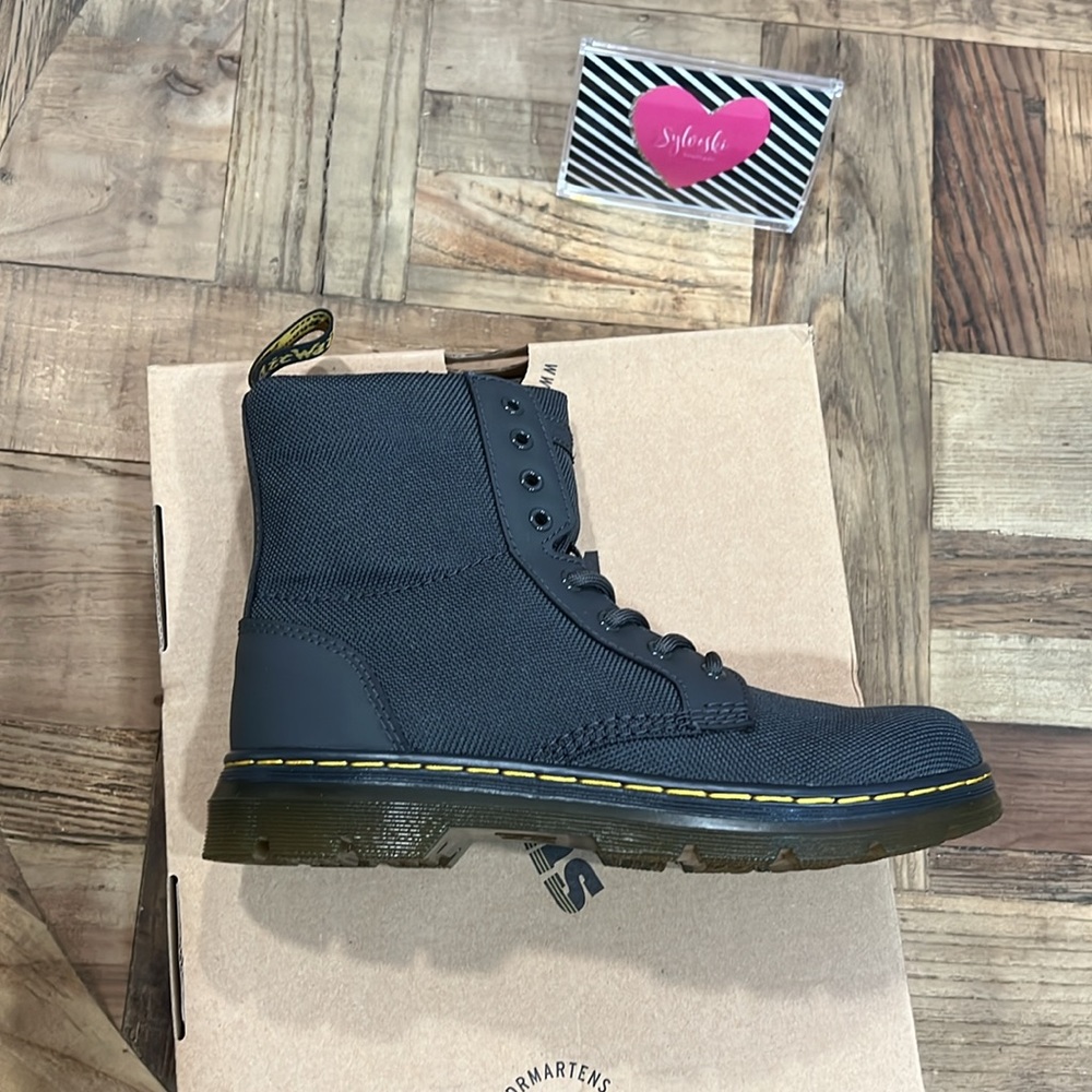 ๐ DR MARTENS JUNIOR UNISEX COMBS EXTRA TOUGH POLY CASUAL BOOTS NWT - Picture 10 of 14
